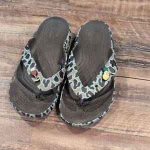 Women's Size 6 Leopard Print Croc Flip Flops